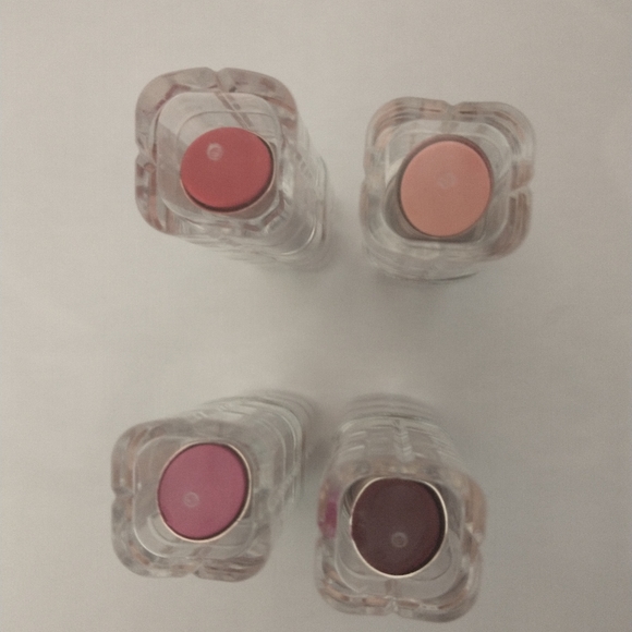 L'OREAL PARIS COLOUR RICHE PLUMP & SHINE LIPSTICK. - Picture 2 of 8